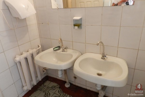 Жахи нашого міста: громадські вбиральні Луцька. ФОТО