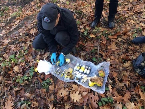 Неподалік Луцька виявили схованку з боєприпасами. ФОТО