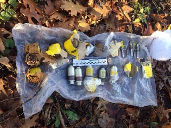 Неподалік Луцька виявили схованку з боєприпасами. ФОТО