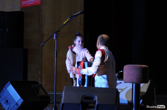 Як на концерті Олега Скрипки в Луцьку збирали гроші на церкву. ФОТО