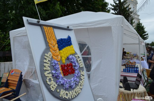 Від мініатюрних тістечок до величезних гойдалок: у центрі Луцька – свято професійної освіти. ФОТО