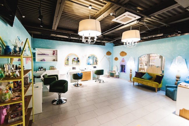 У луцькому «Промені» працює «Сімейна перукарня». ФОТО*