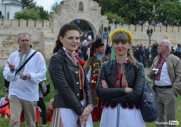 До речі, віночки на місцевому ярмарку - дуже ходовий товар