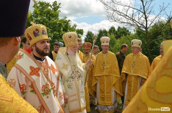Уся увага на головну людину дня - Патріарха Філарета