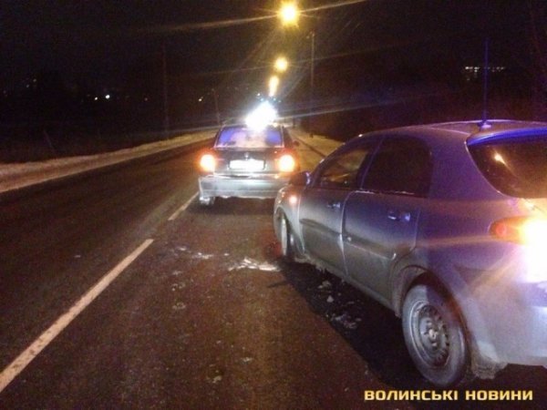 ДТП у Луцьку: зіткнулися чотири автівки через ожеледицю