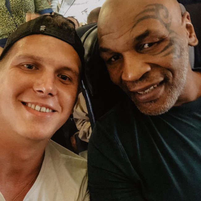 У літаку до Ніцци лучанин познайомився із Майком Тайсоном. ФОТО