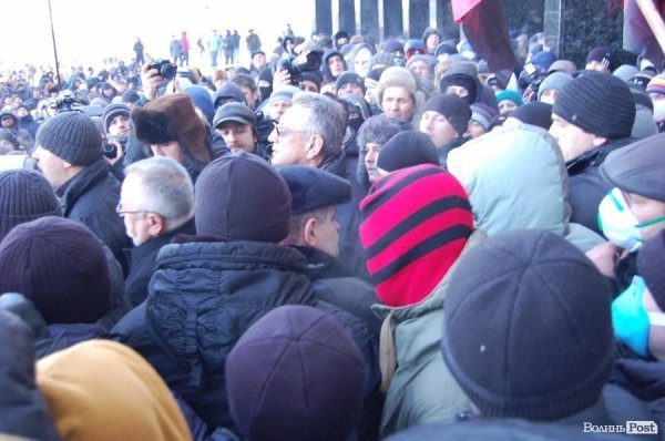 Волинська ОДА: штурм, який не відбувся. ФОТОРЕПОРТАЖ