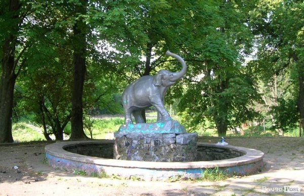 Луцький слоник змінив «шкіру». ФОТО