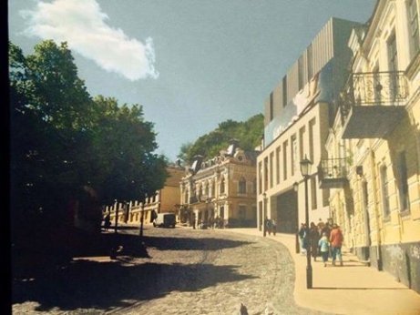 У соцмережах кепкують з новобудови на Андріївському узвозі