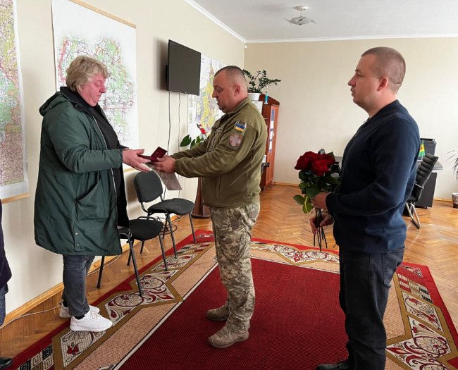 У громаді на Волині посмертні нагороди трьох Героїв отримали їхні родини