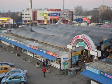Луцькі базарники забирають товар, бо бояться повторної спроби підпалу