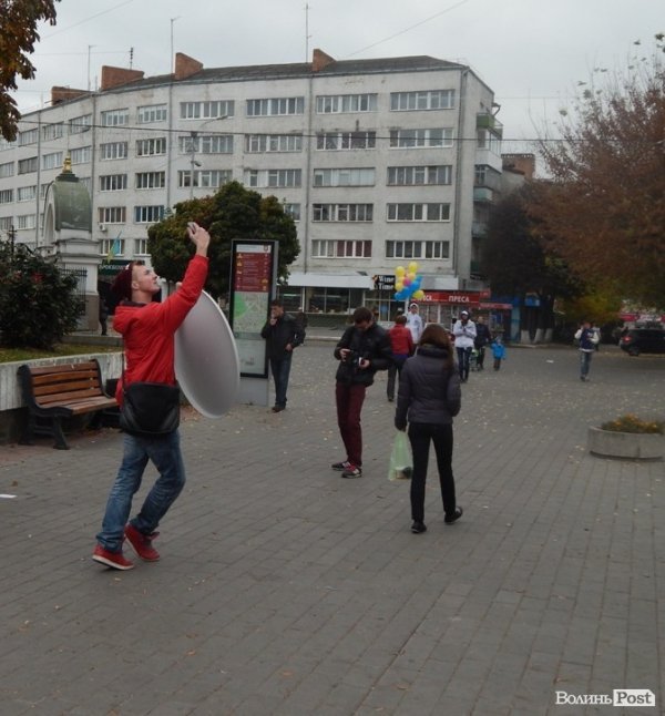На Театральному майдані Луцька встановили безплатний wi-fi. ФОТО
