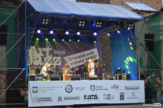Злива і витончена музика: перший день фестивалю джазу у Луцьку. ФОТО