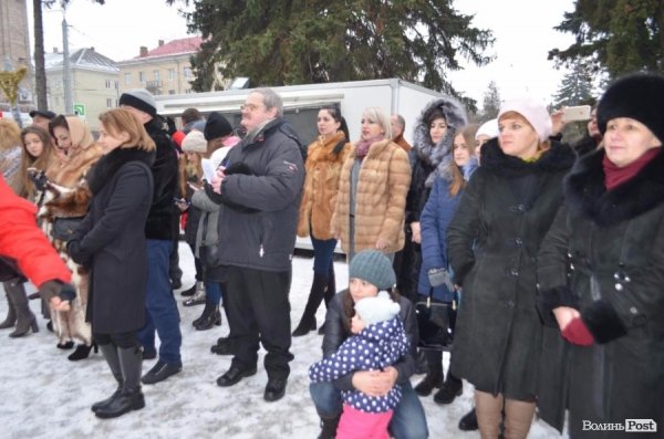 Луцькі студенти відкрили Різдвяний вертеп