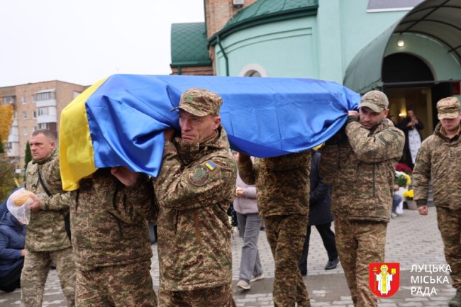 У Луцьку попрощалися із воїном Андрієм Нестеренком
