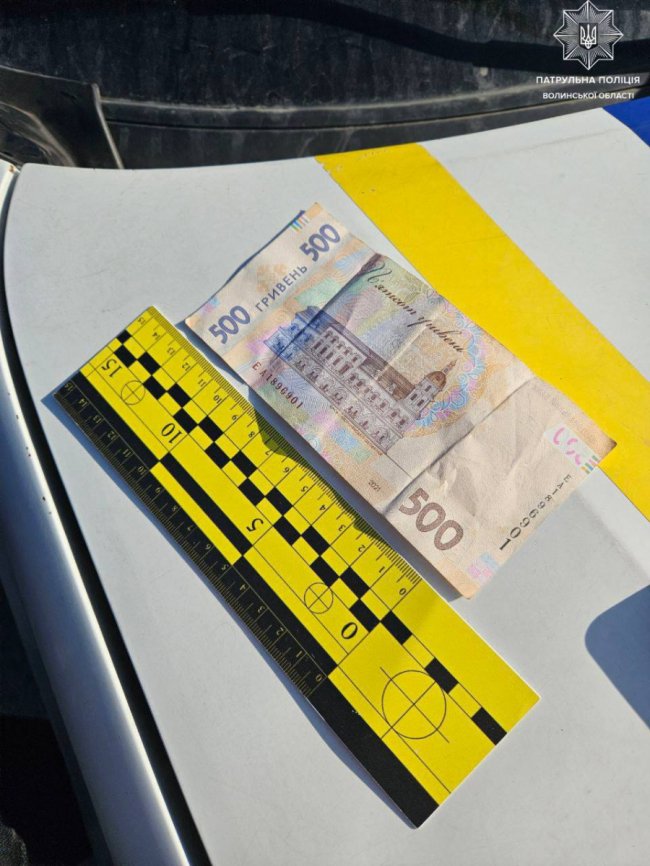 Не мав прав: на Волині п'яний водій вантажівки намагався відкупитися від патрульних