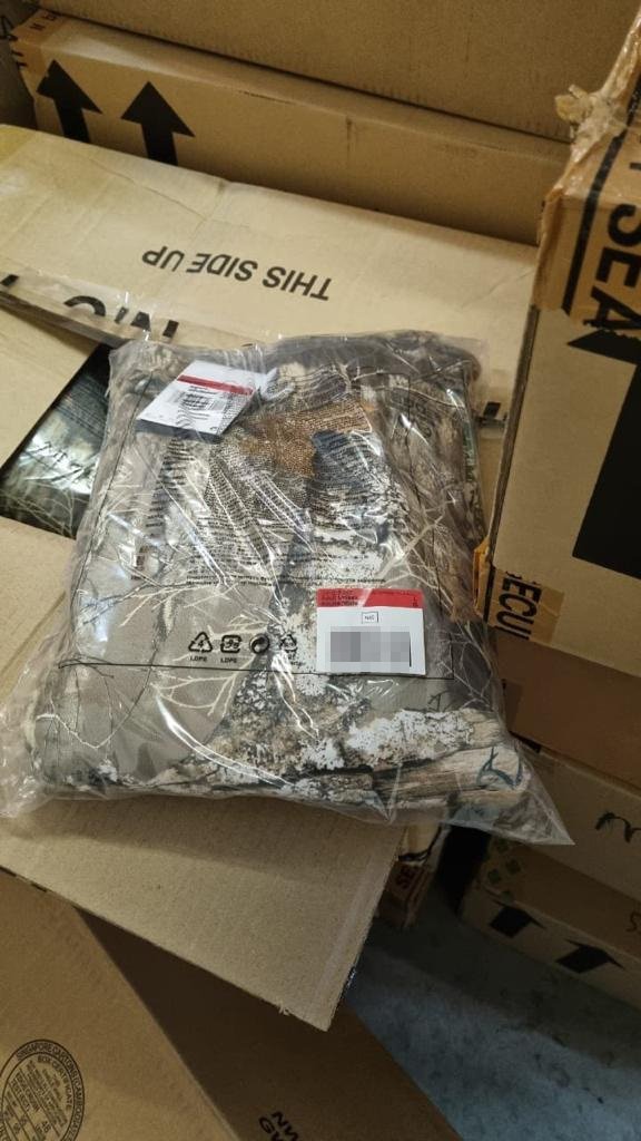 У «Ягодині» серед гуманітарки виявили контрабандний одяг на півтора мільйона гривень. ФОТО