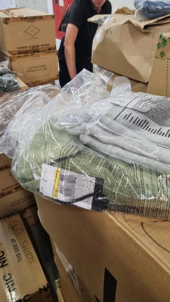 У «Ягодині» серед гуманітарки виявили контрабандний одяг на півтора мільйона гривень. ФОТО