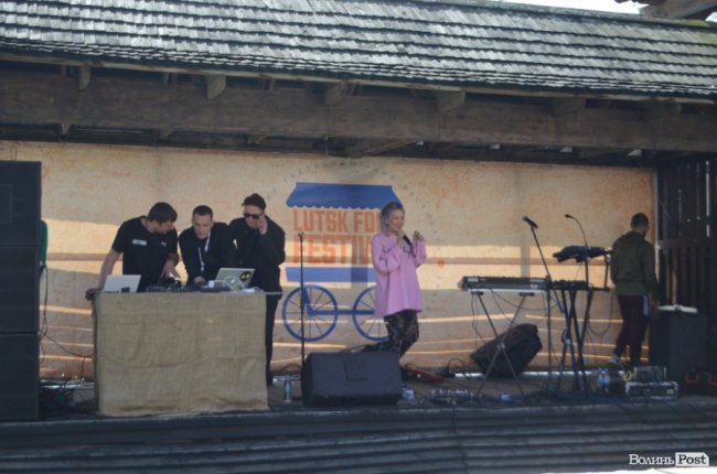 У замку Любарта стартував Lutsk Food Fest: що і за скільки пропонують скуштувати. ФОТО