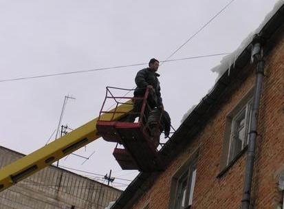 У Ковелі борються з бурульками. ФОТО