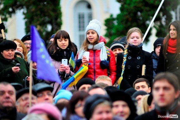 Віче на луцькому Майдані. ФОТО
