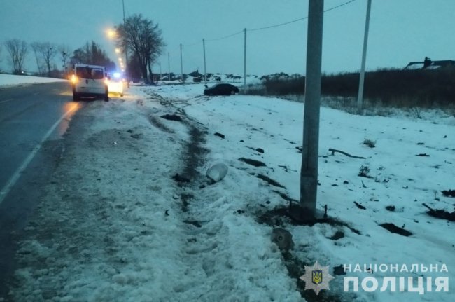 Врізався у стовп та злетів з дороги: на Волині п'яний водій пропонував поліцейським 2500 грн хабаря
