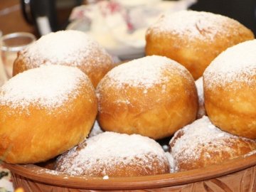 Львівська художниця подолала на велосипеді 150 кілометрів, аби скуштувати пончики на Світязі