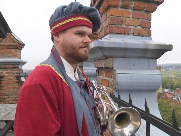 Луцький кликун збирає кошти на зарядні станції для військових