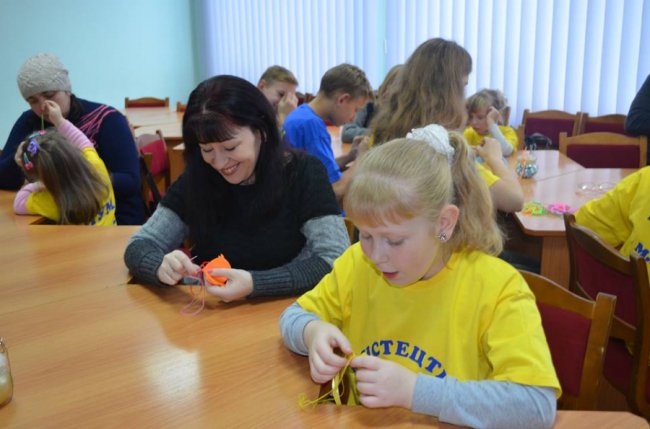 Луцькі дітлахи долучилися до акції «Тепла іграшка надії». ФОТО