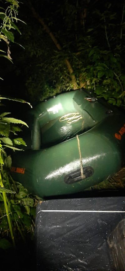 На Волині посеред ночі затримали двох контрабандистів з човном. ФОТО