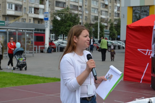 Фестиваль «Мокрі носики» біля луцького «Променя»: як безпритульним пухнастикам шукали дім. ФОТО