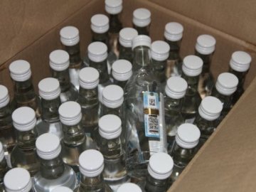 У Луцьку викрили цех, де підробляли брендовий алкоголь