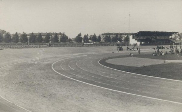 Найбільшому стадіону Волині ‒ 80