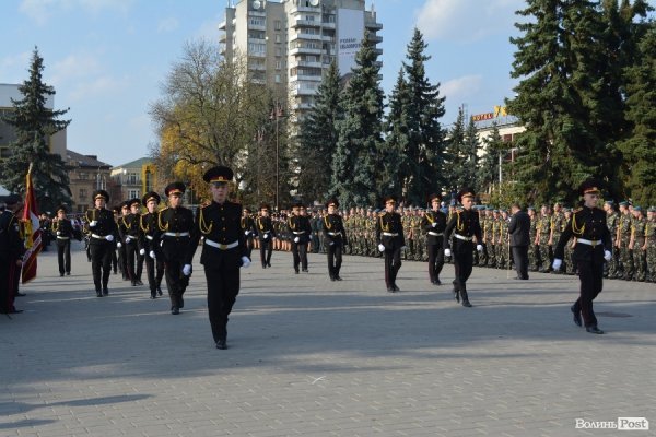 Ліцеїсти-першокурсики отримали погони та нове звання. ФОТО