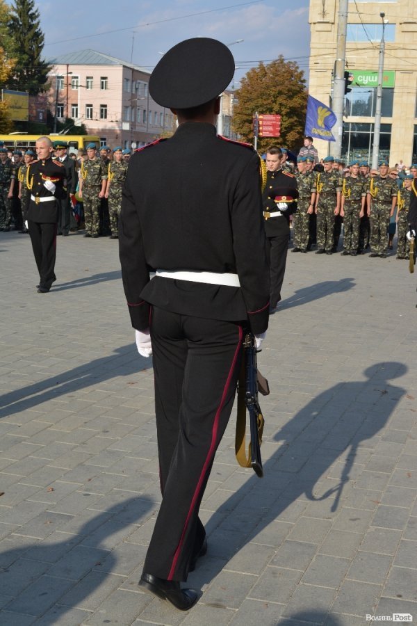 Ліцеїсти-першокурсики отримали погони та нове звання. ФОТО