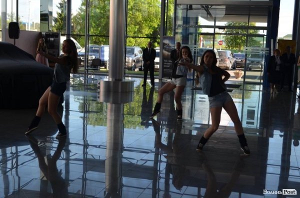 У Луцьку презентували нові автомобілі преміум класу. ФОТО