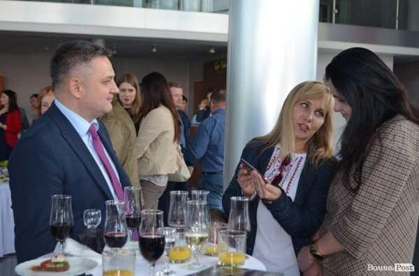 У Луцьку презентували нові автомобілі преміум класу. ФОТО