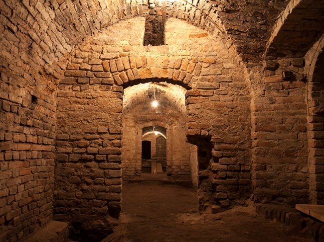 Вперше за 75 років у підземеллях луцького костелу провели богослужіння. ФОТО