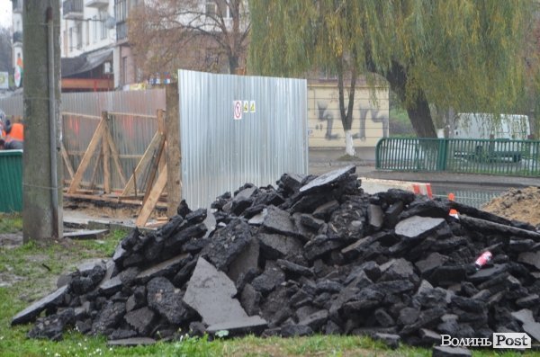 У центрі Луцька почали ремонтувати міст. ФОТО