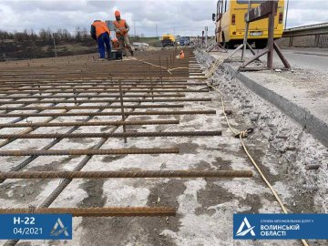 На Волині продовжують ремонтувати міст, який нещодавно обвалився. ФОТО