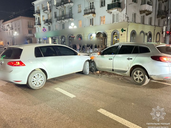 У Луцьку на перехресті вулиці Шопена та проспекту Волі «поцілувались» дві автівки
