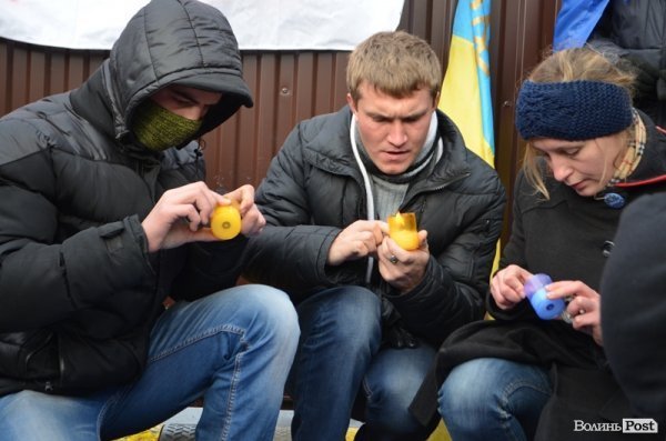 У Луцьку спалили «труну Партії регіонів». ФОТО. ВІДЕО