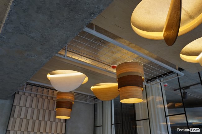 У Луцьку відкрилася кав'ярня, де можна поспостерігати за процесом випікання хліба. ФОТО