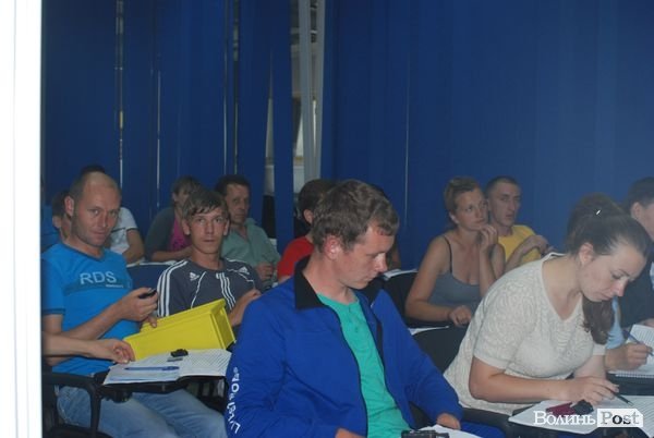 На луцькому заводі переконують: працювати у них не так тяжко, як розказують  