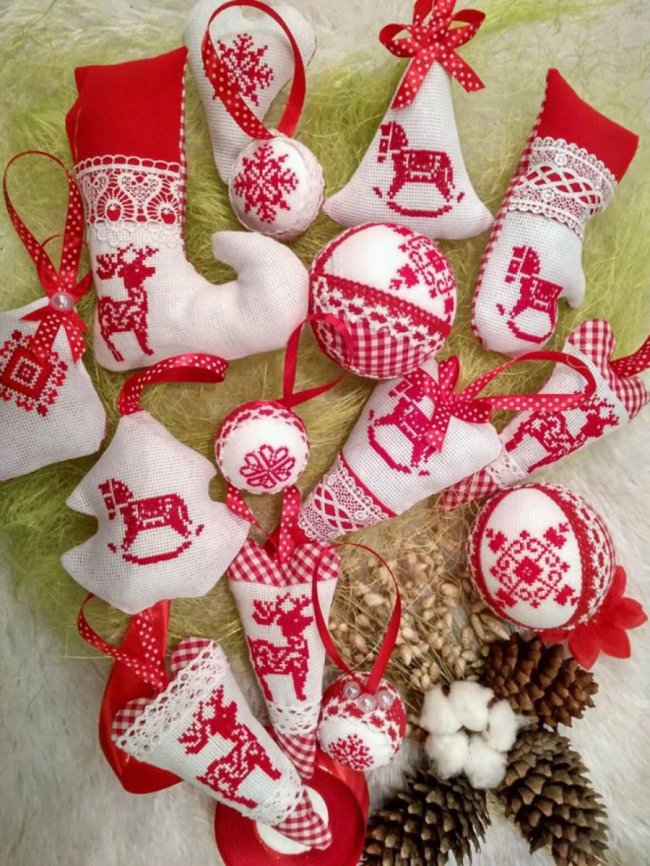 Волинська майстриня створює унікальні новорічні прикраси. ФОТО