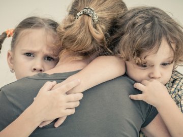 Жінка і четверо дітей ночували в кущах: на Волині п'яний чоловік вигнав з хати співмешканку