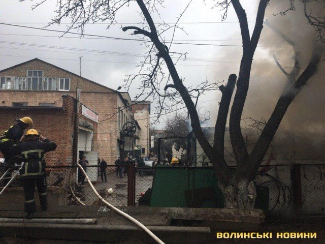 У Луцьку на автостоянці – пожежа. ФОТО