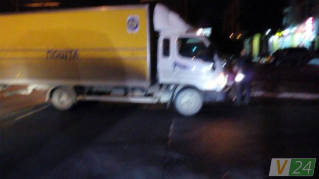 У Луцьку вантажівка збила чоловіка на велосипеді. ФОТО