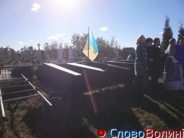 Новини з минулого. Змагання близнят і річниці