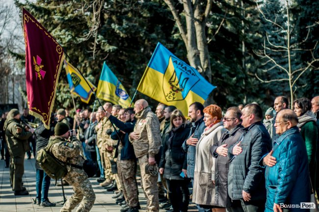 У Луцьку ходою і молитвами вшанували мужність та героїзм добровольців. ФОТО